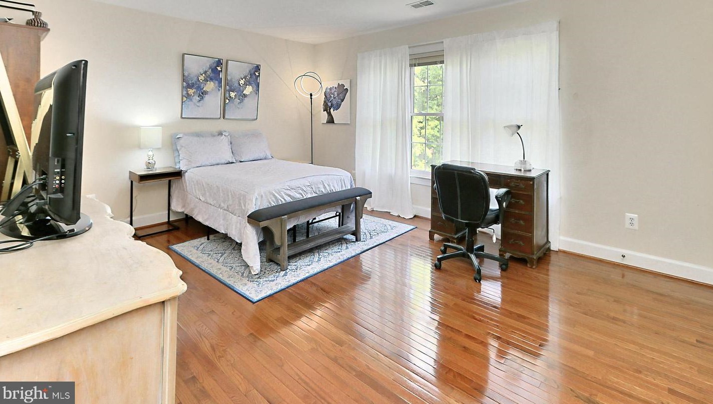 5448 Marlstone Ln, Fairfax VA  22030-5834 exterior
