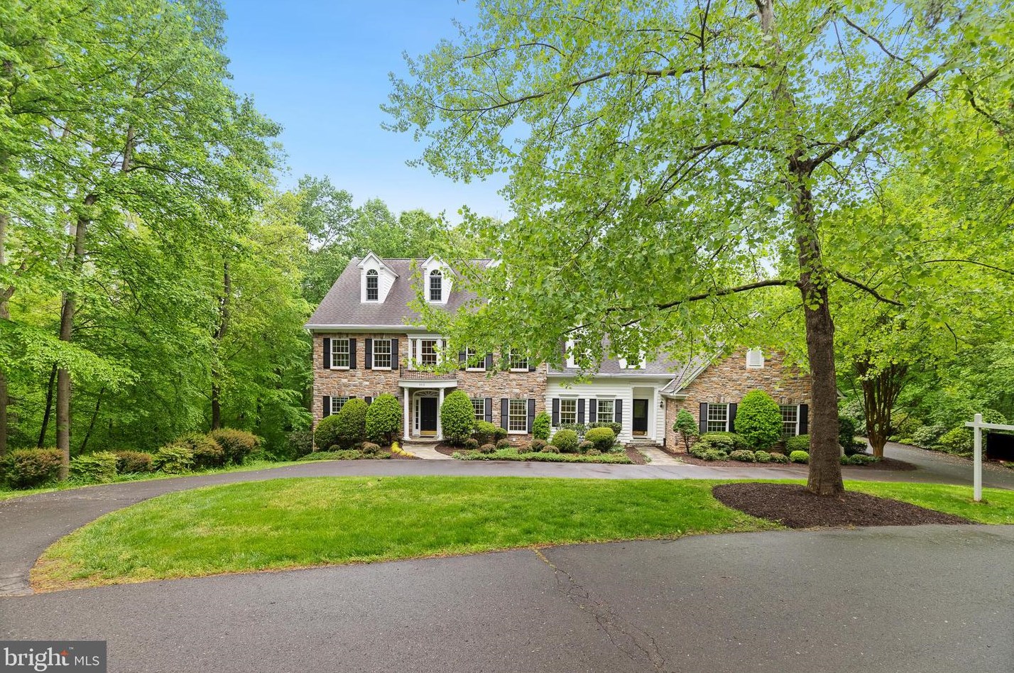 6616 Stonecrest Ln, Fairfax, VA 22039-1200