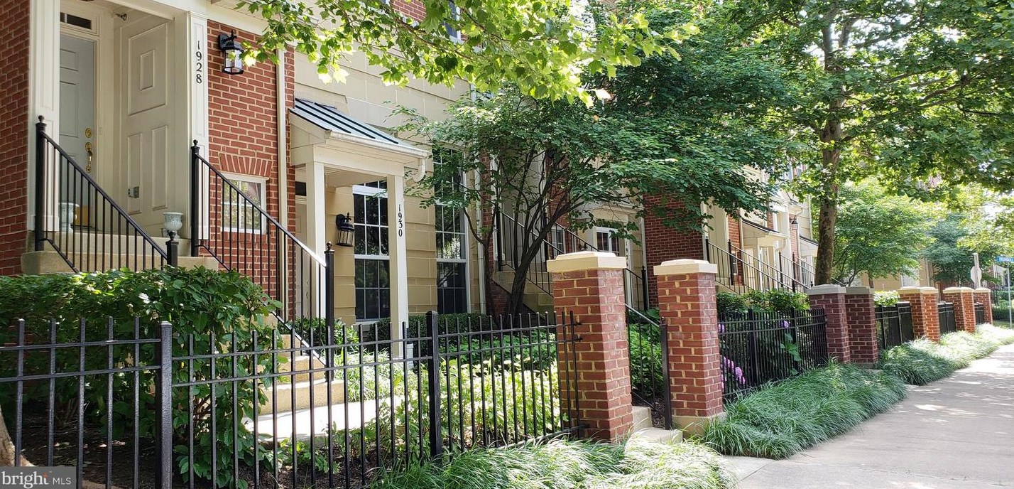 1928 Crescent Park Dr #29b, Herndon, VA 20190