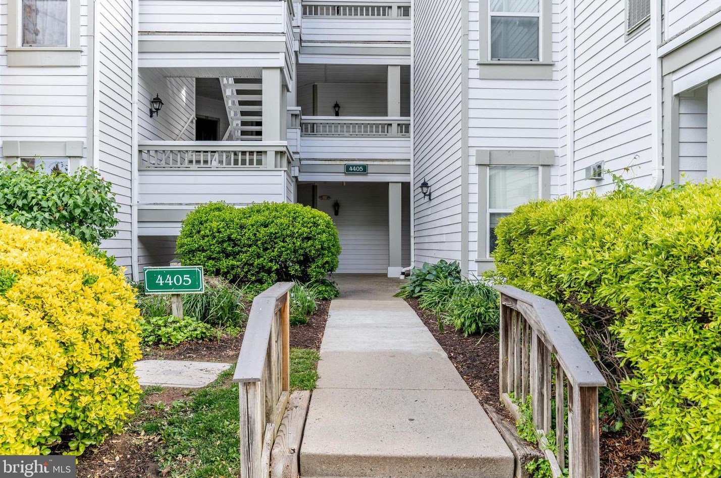 4405 Fair Stone Dr #304, Fairfax, VA 22033