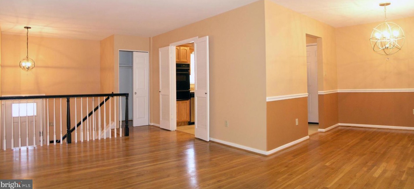 2626 Bowling Green Dr, Vienna VA  22180-7027 exterior