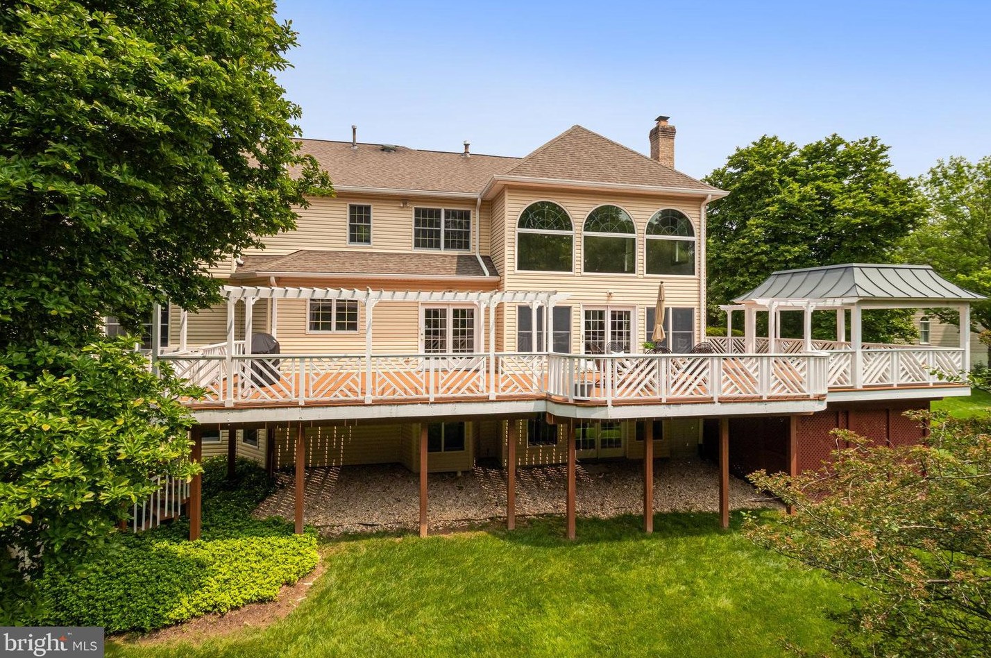 10317 Brittenford Dr, Vienna, VA 22182-1861