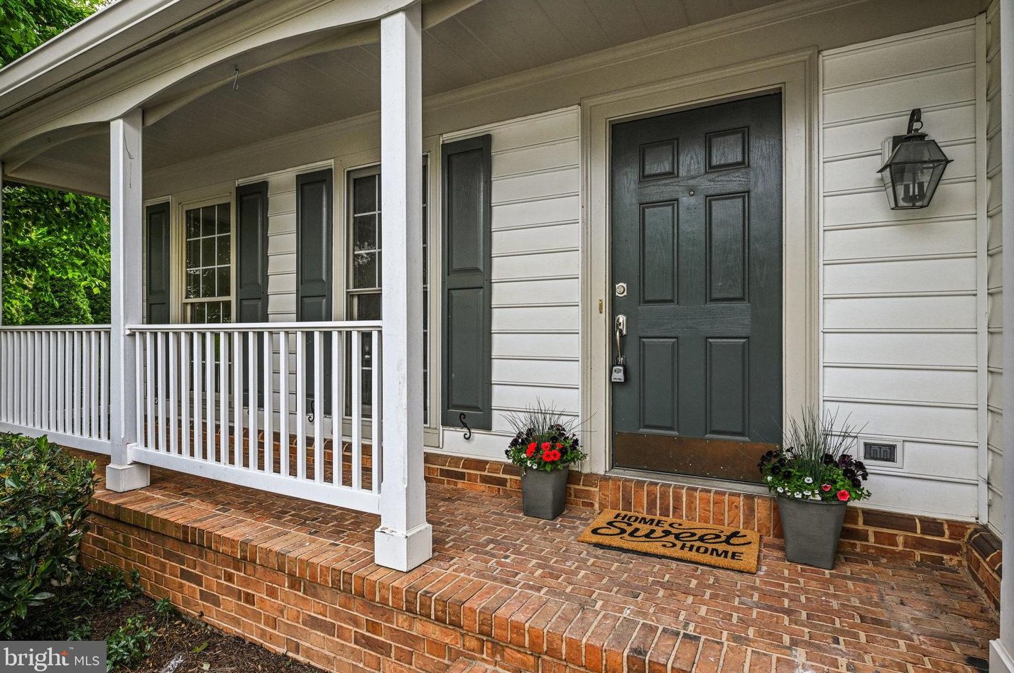 9700 Hidden Valley Rd, Vienna, VA 22181-6094