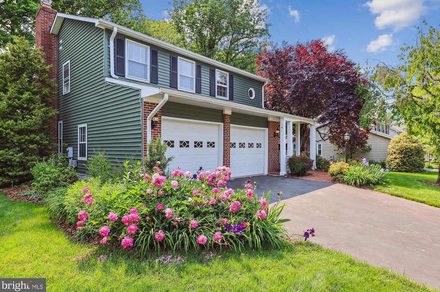 13215 Coralberry Dr, Fairfax, VA 22033-1508