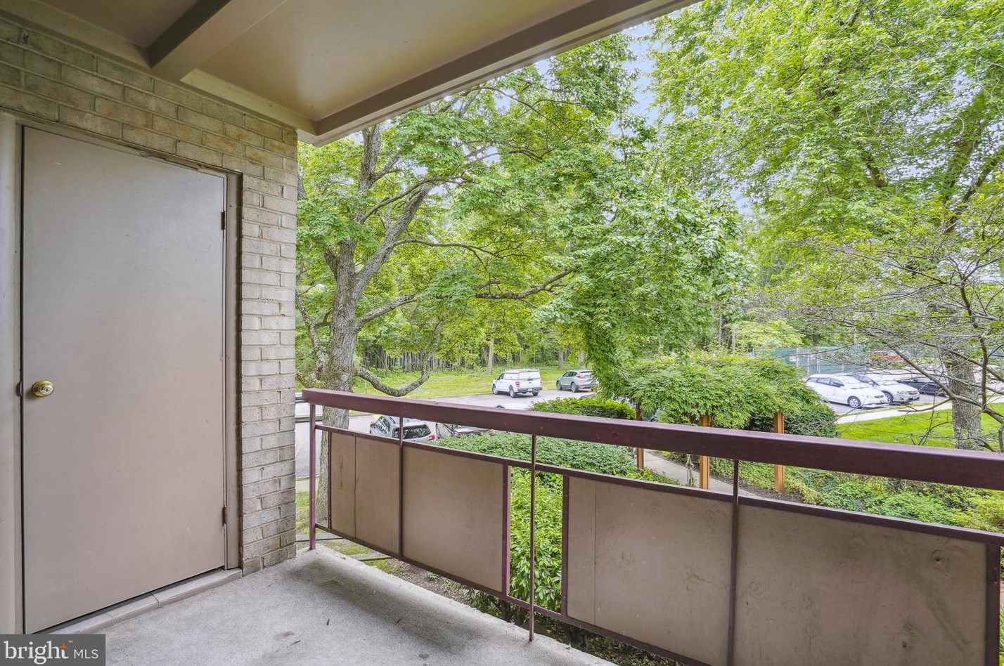2850 Dover Ln Apt 204, Falls Church, VA 22042