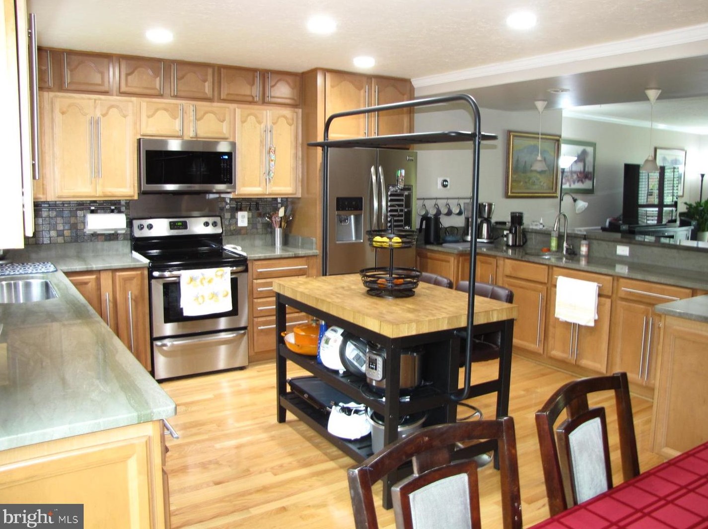 9031 Blarney Stone Dr, Springfield, VA 22152