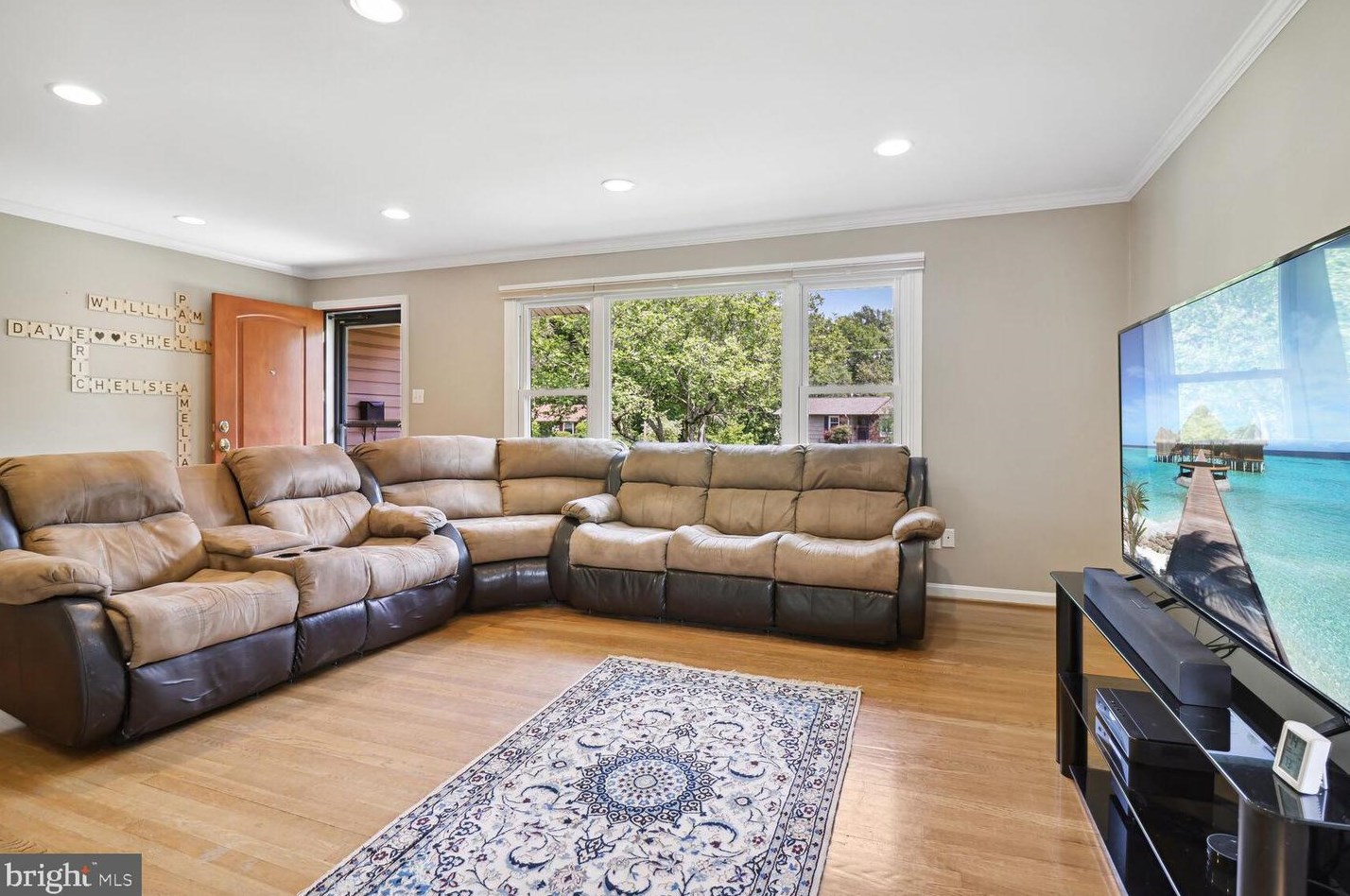 6114 Rockglen Dr, Springfield, VA 22152