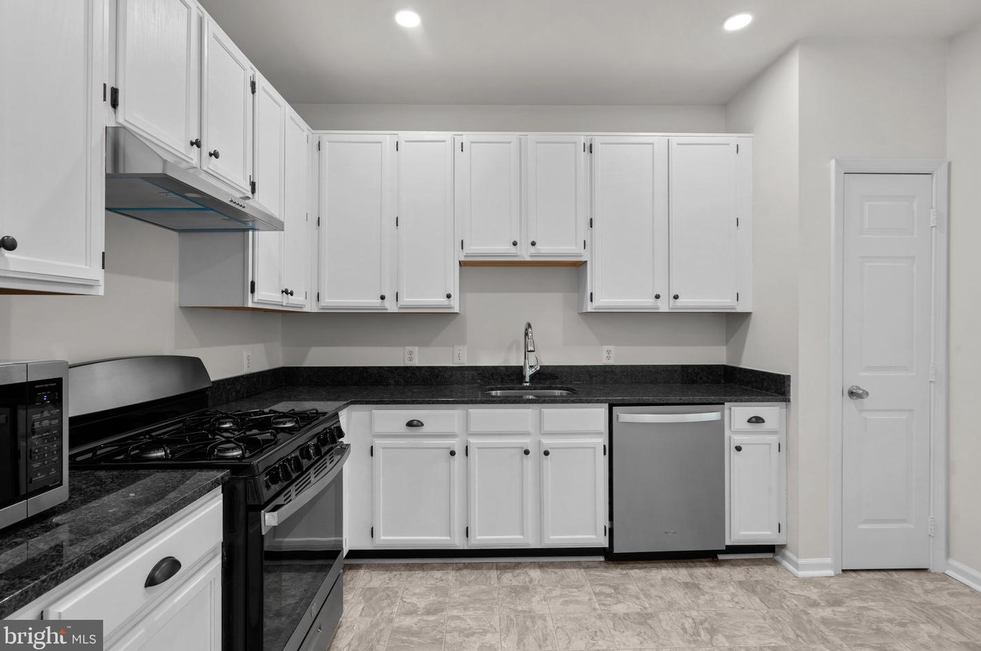 1501 N Point Dr Apt 103, Herndon, VA 20194