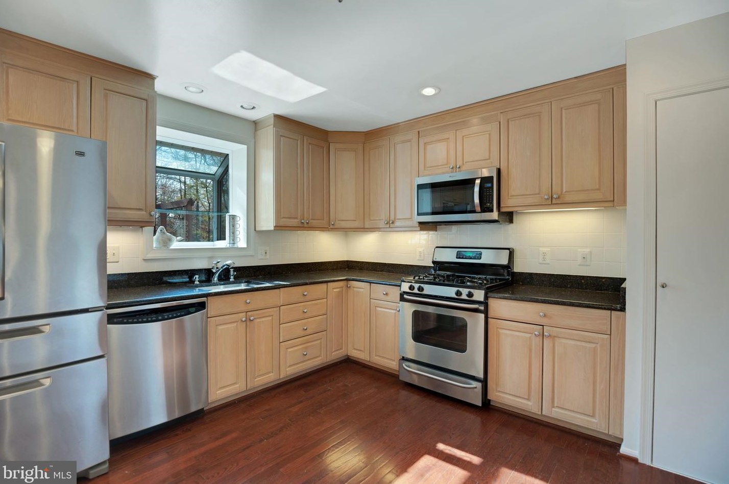 5207 Claridge Ct, Fairfax, VA 22032