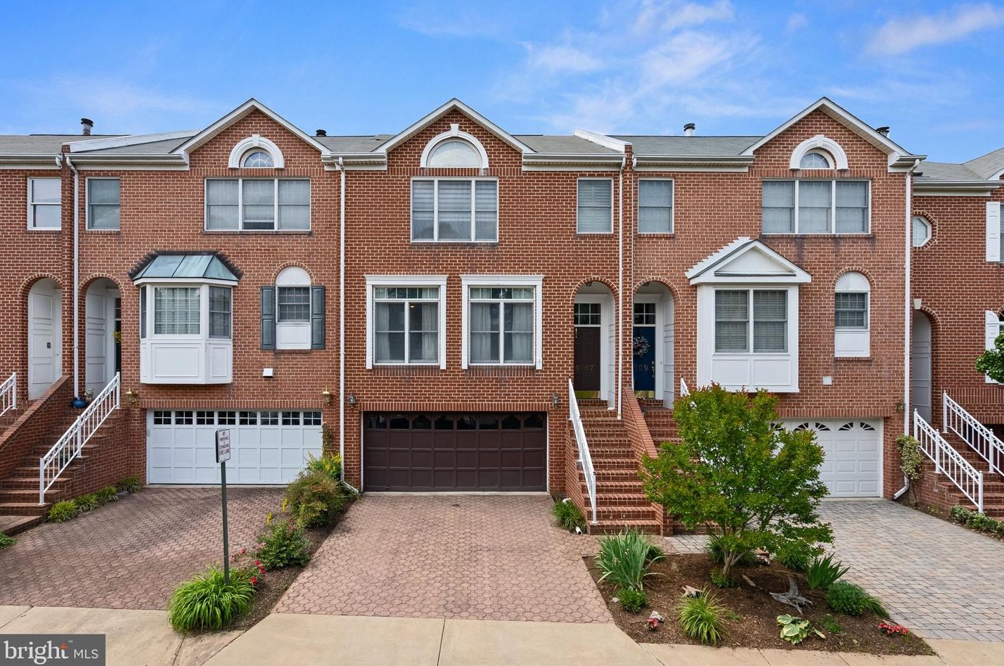 8107 Madrillon Ct, Vienna, VA 22182
