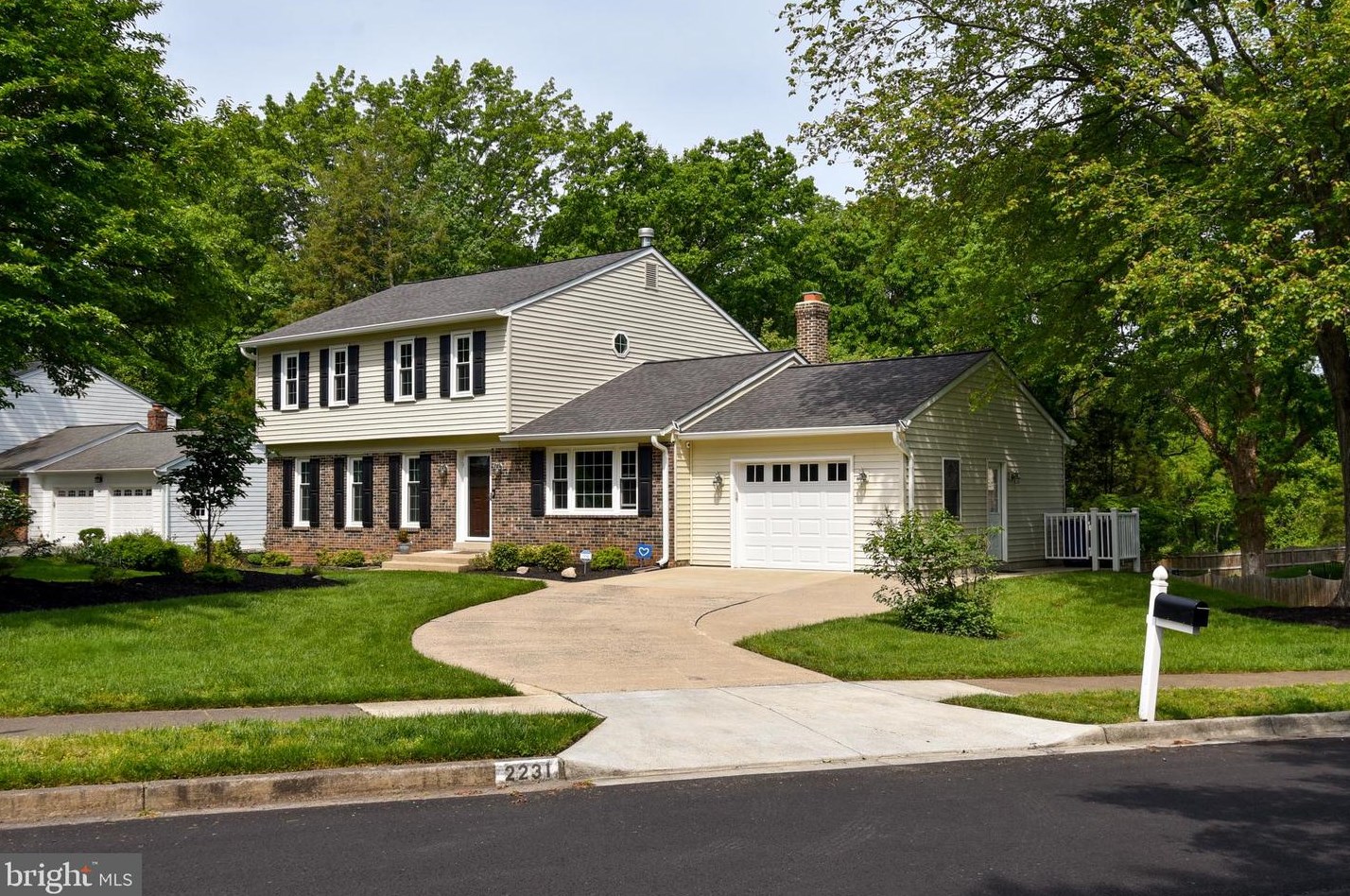 2231 Loch Lomond Dr, Vienna, VA 22181-3237