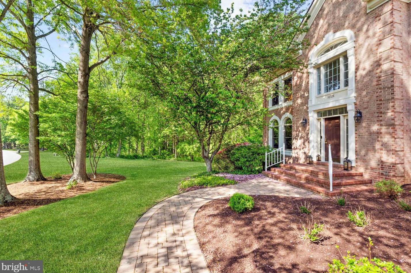 10728 Hunters Pl, Vienna, VA 22181