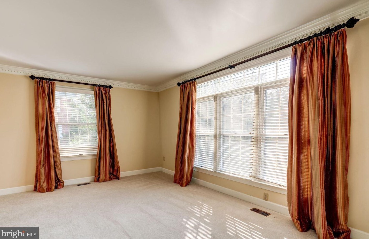 8100 Madrillon Ct, Vienna VA  22182-3750 exterior