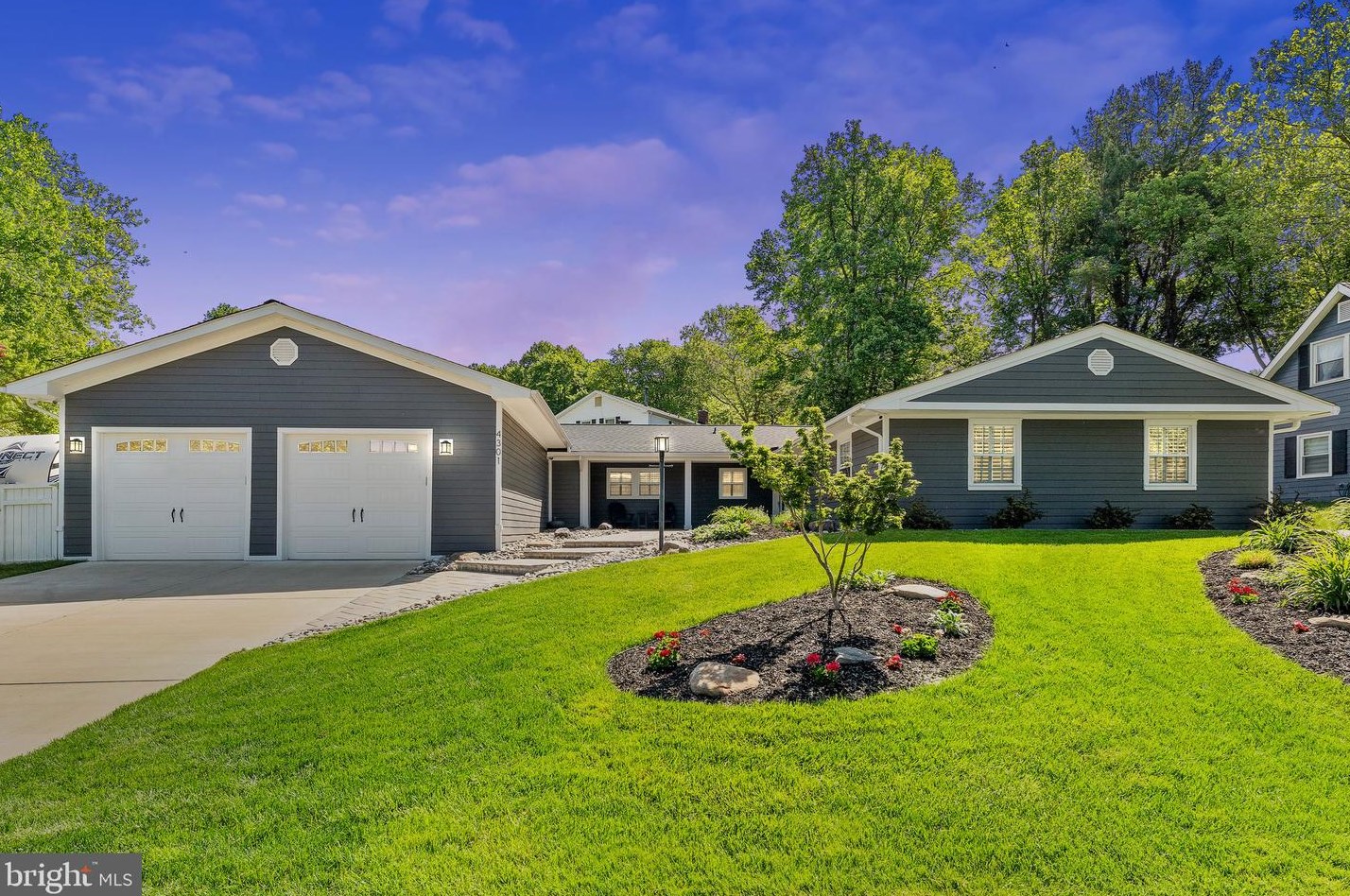 4301 Markwood Ln, Fairfax, VA 22033-3639