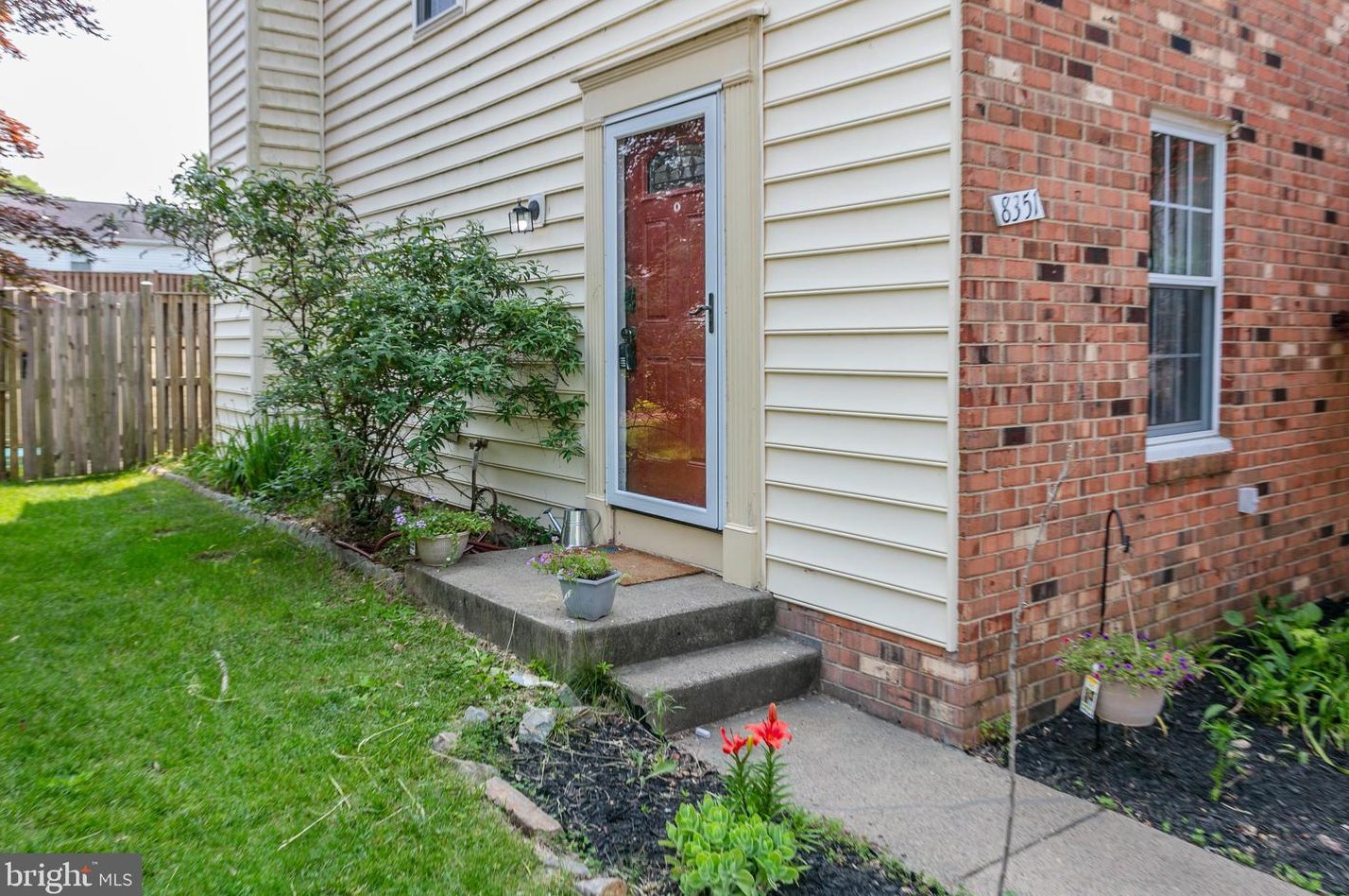 8351 Stationhouse Ct, Lorton, VA 22079