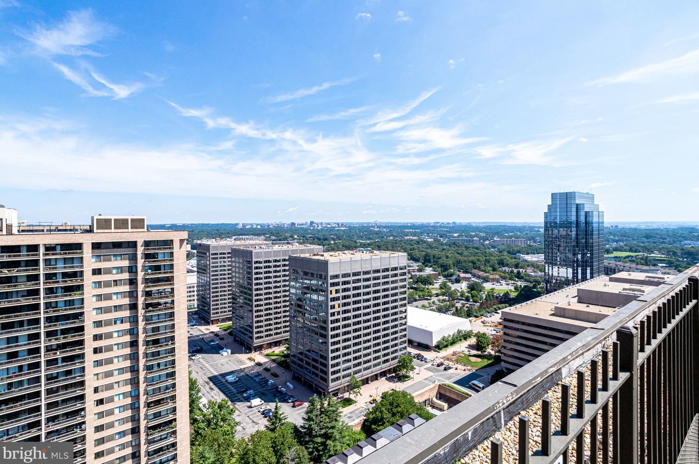5501 Seminary Rd #1702s, Falls Church, VA 22041