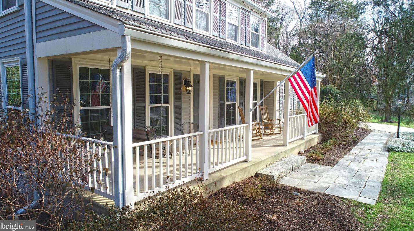 1505 Turtle Rock Ln, Herndon, VA 20194