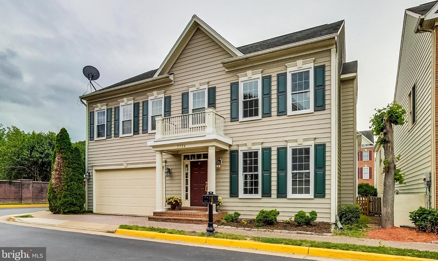 7724 Tea Table Dr, Lorton, VA 22079