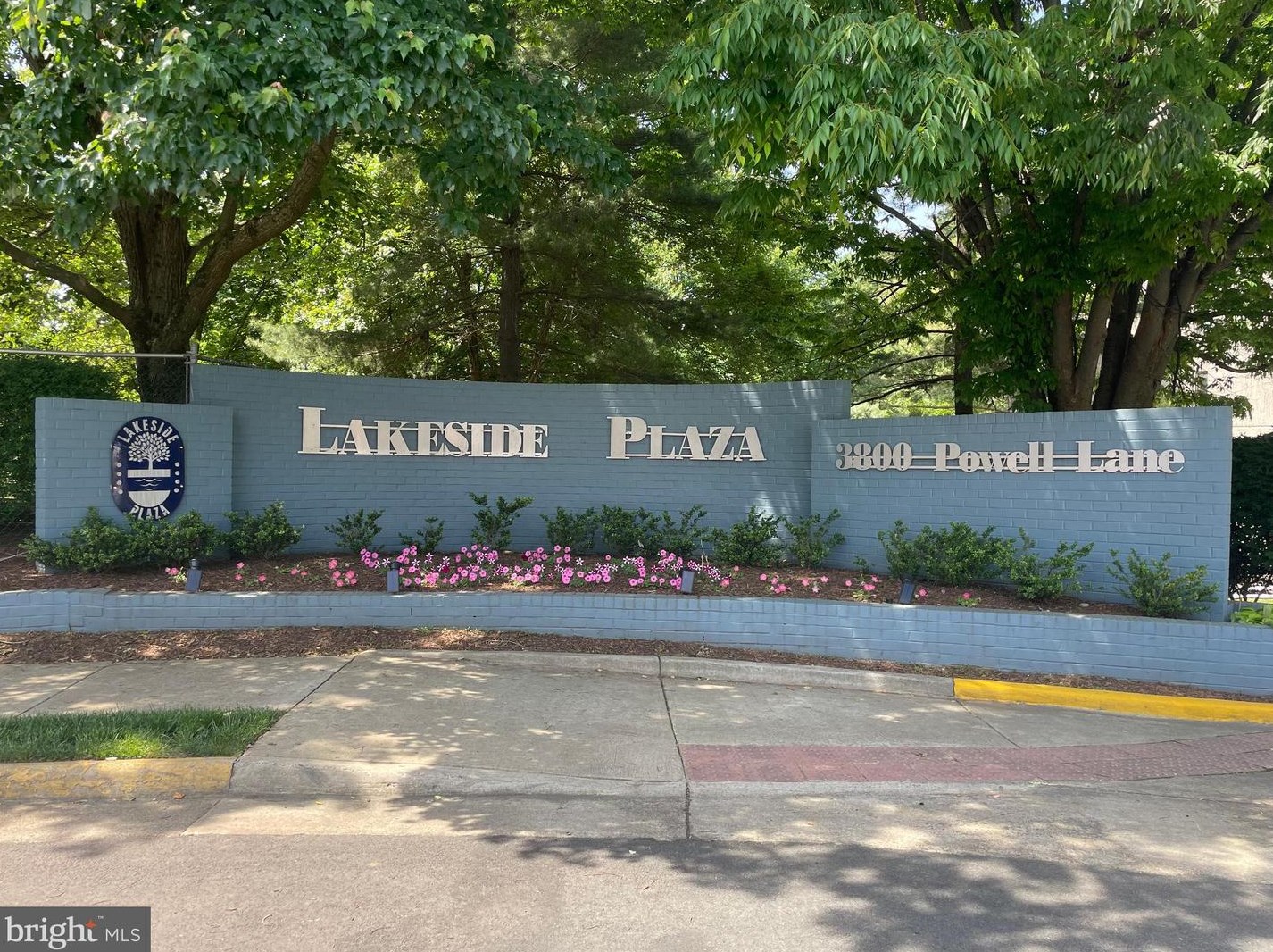 3800 Powell Ln #1015, Falls Church, VA 22041