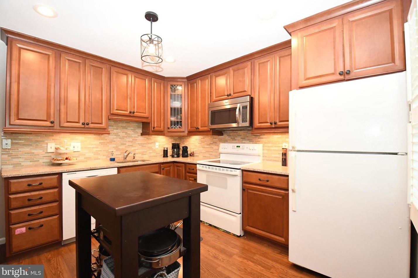 8909 Grandstaff Ct, Springfield, VA 22153