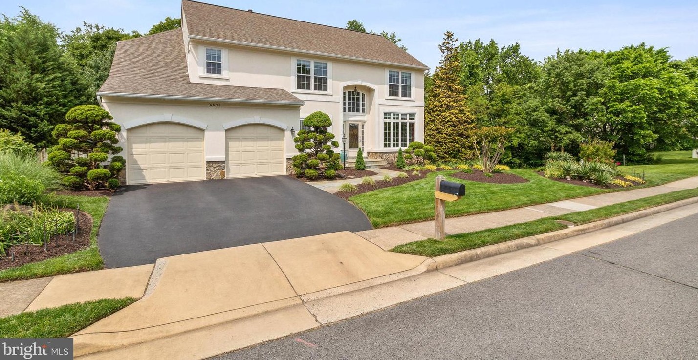 6808 Farrahs Cavalry Rd, Centreville, VA 20121-2596