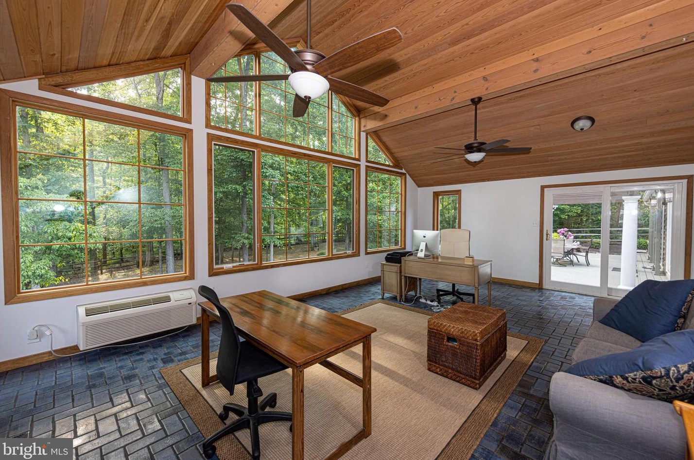 9740 Park Cir, Fairfax, VA 22039-2941