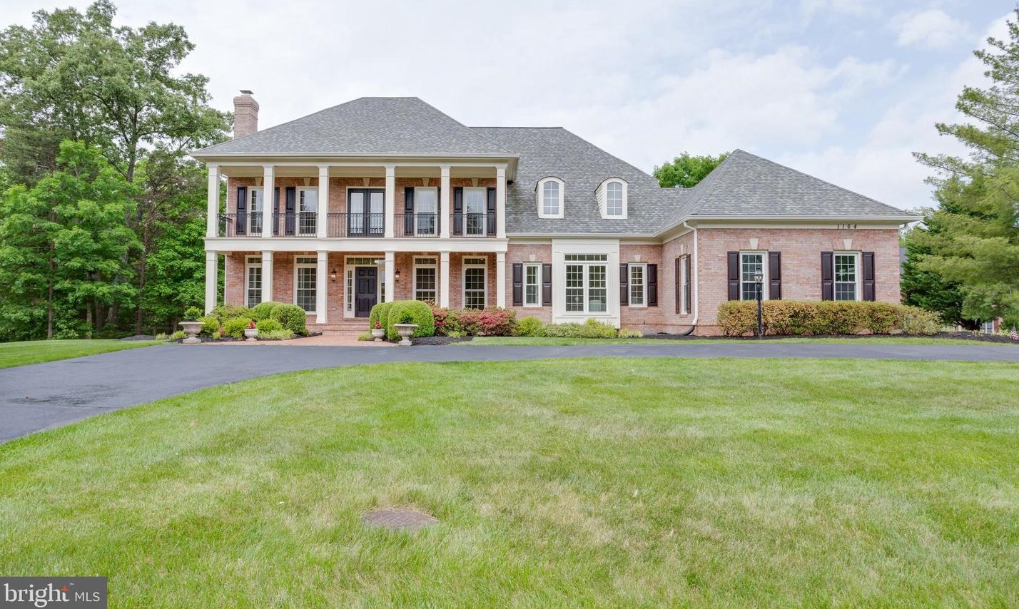 1164 Millwood Pond Dr, Herndon, VA 20170