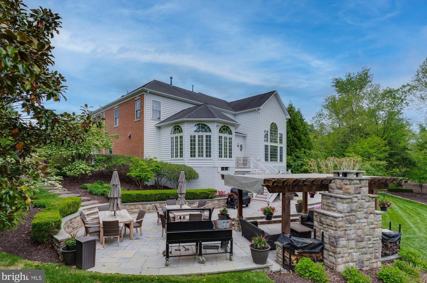 9916 Rosewood Hill Cir, Vienna, VA 22182-1486
