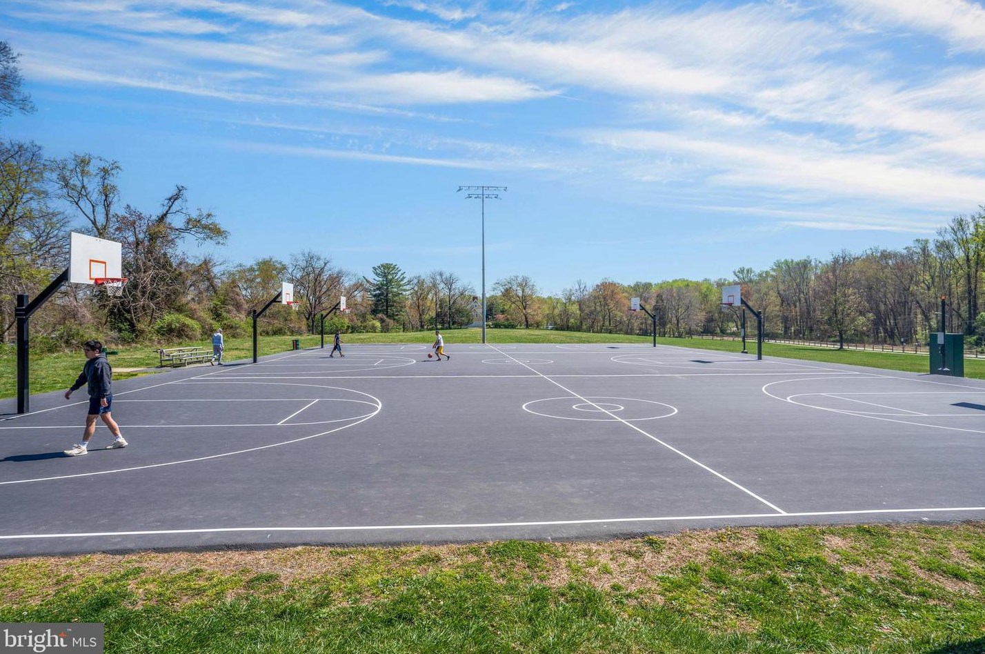 2903 Saintsbury Plz, Fairfax VA  22031-1165 exterior