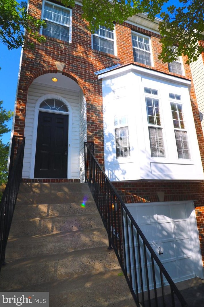 2576 James Madison Cir, Herndon, VA 20171