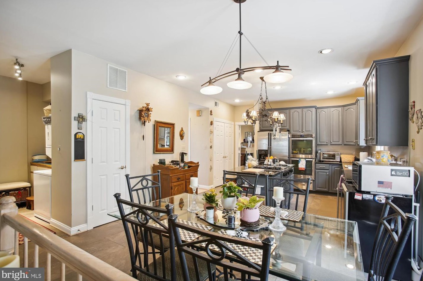 8225 Madrillon Estates Dr, Vienna, VA 22182