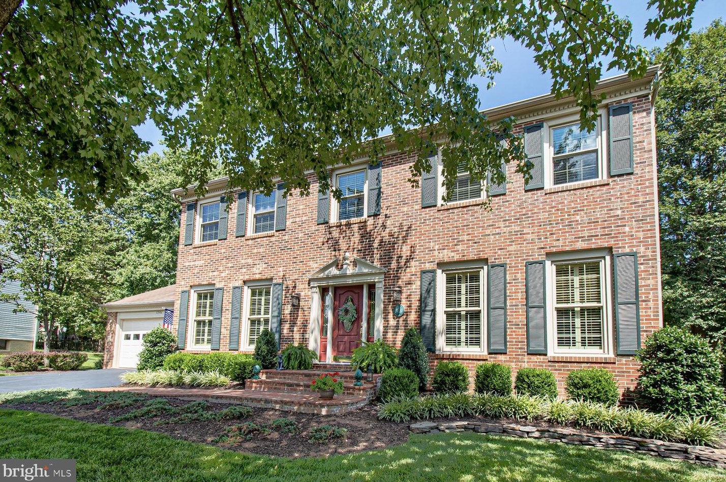 13502 Quiet Stream Ct, Fairfax, VA 20151-2419