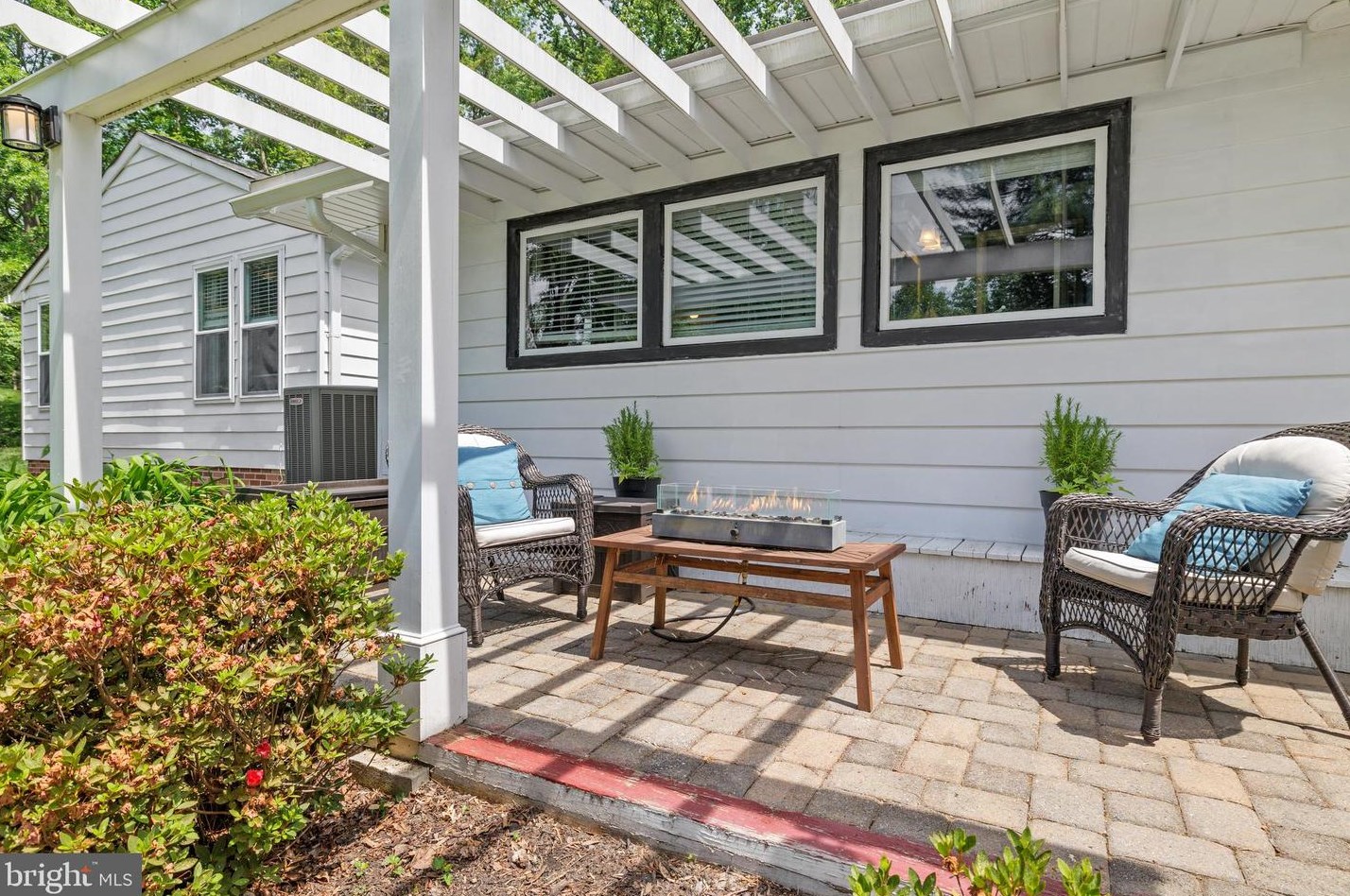 7530 Oak Glen Ct, Falls Church, VA 22042