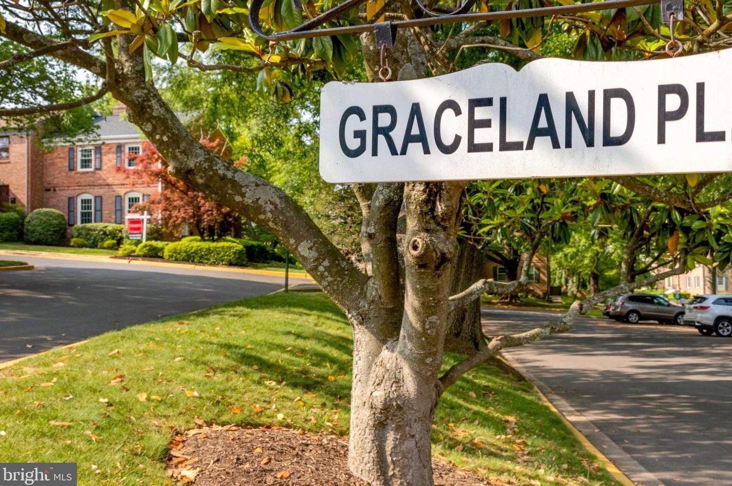 9208 Graceland Pl, Fairfax, VA 22031-1913