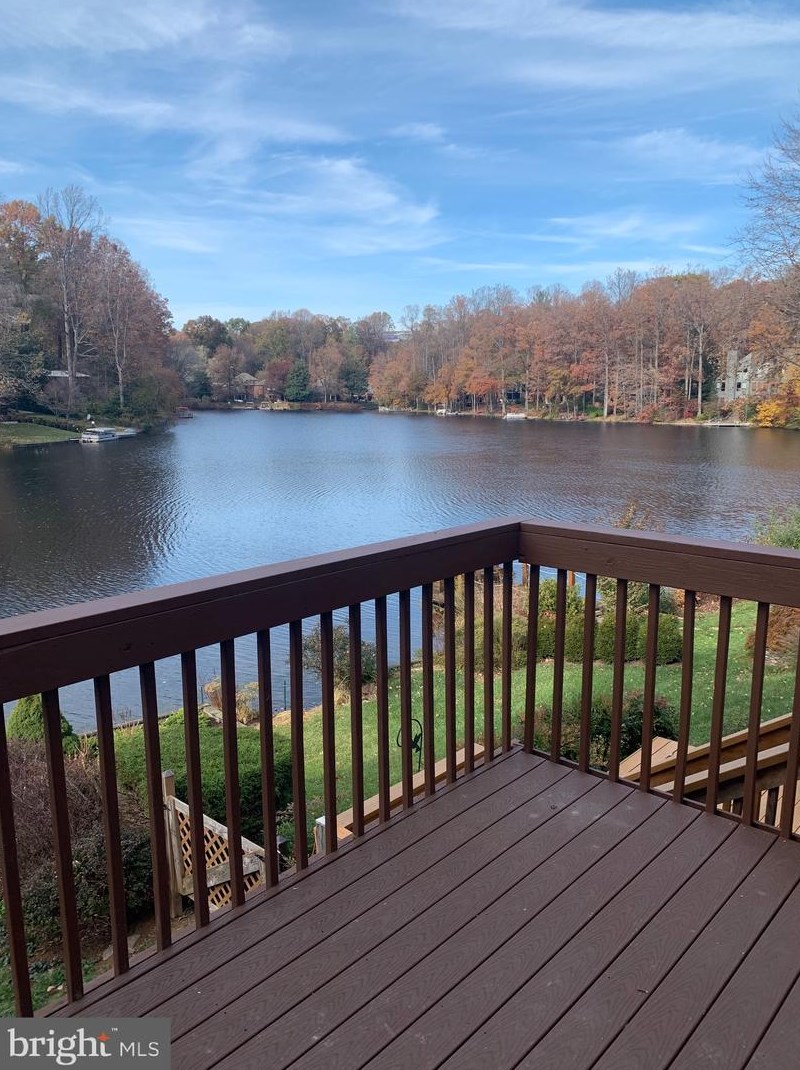 2016 Chadds Ford Dr, Herndon, VA 20191
