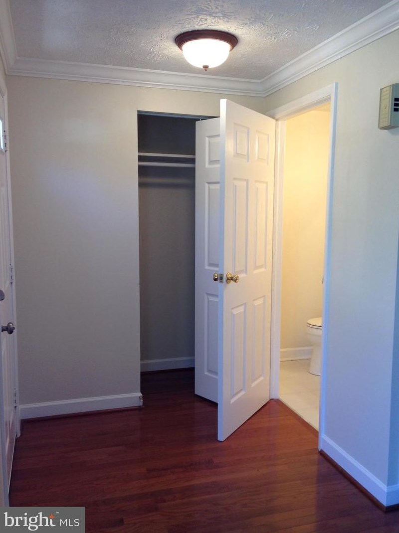 2126 Glenn Spring Ct, Falls Church, VA 22043