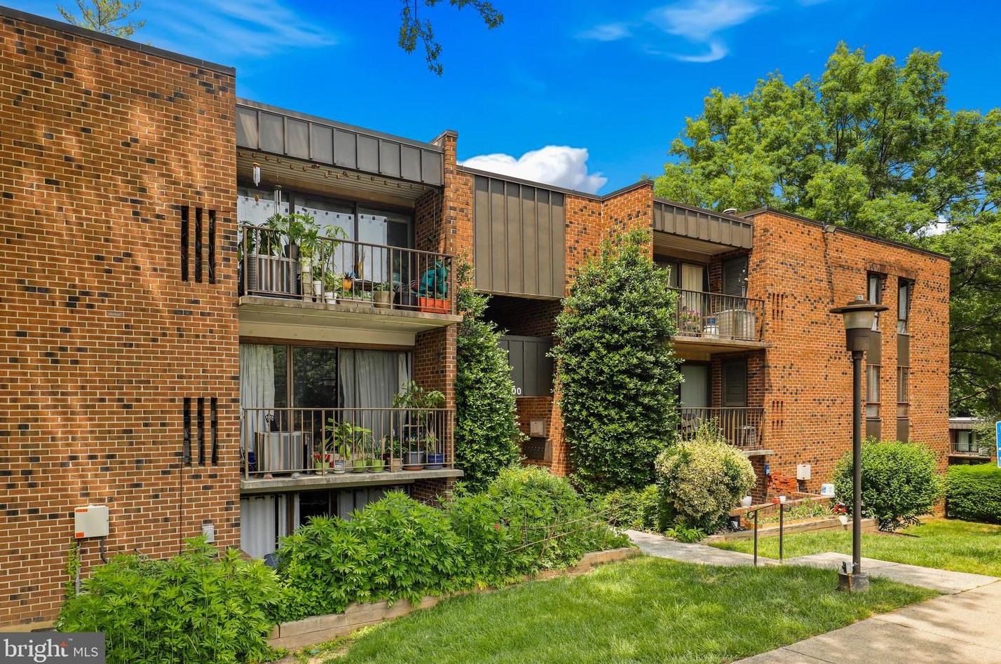 4400 Island Pl #102, Annandale, VA 22003