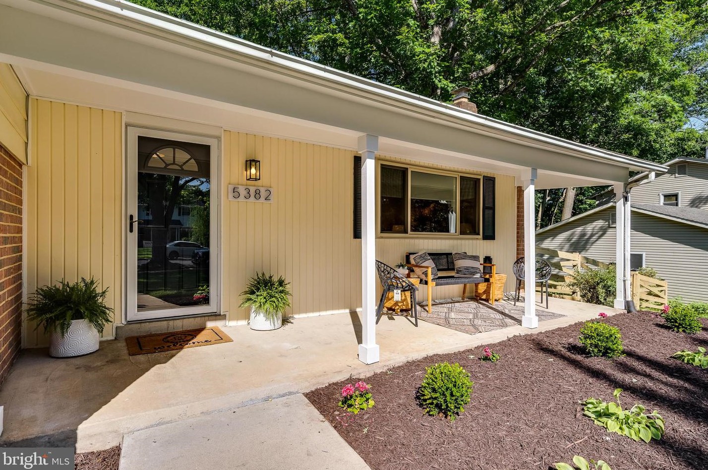 5382 Gainsborough Dr, Fairfax, VA 22032-2741