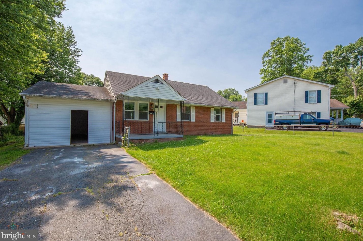 2019 Leonard Rd, Falls Church, VA 22043