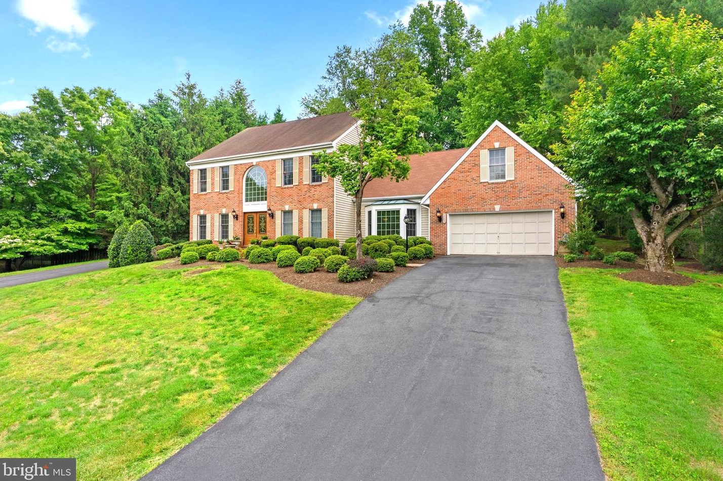 9703 Locust Hill Dr, Great Falls, VA 22066
