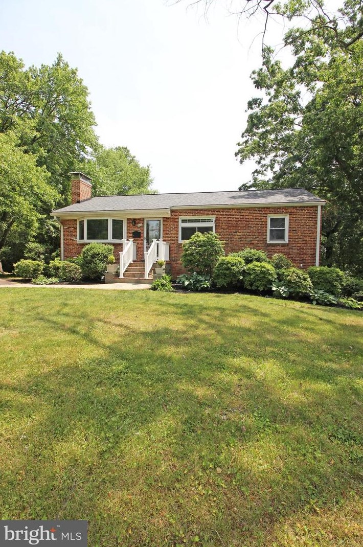6811 Glenmont St, Falls Church, VA 22042