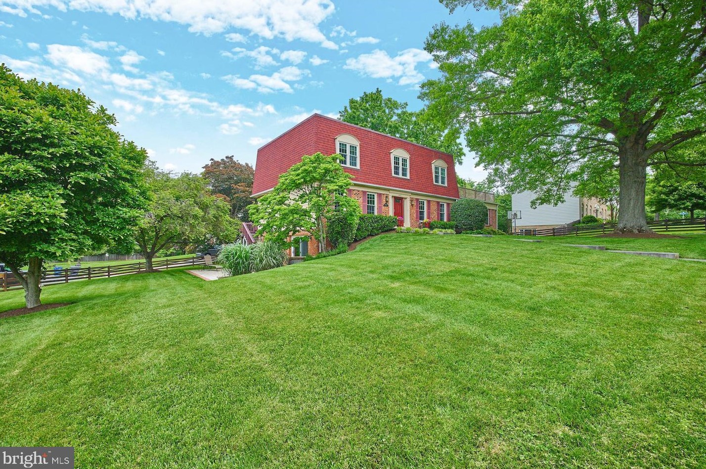 6852 Grande Ln, Falls Church, VA 22043