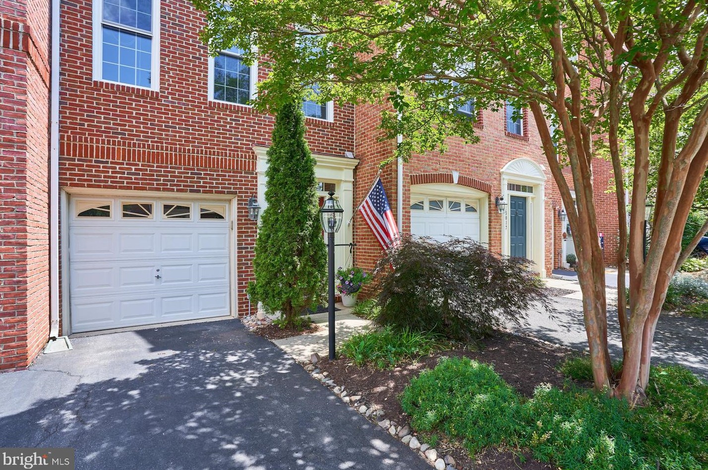 13011 Park Crescent Cir, Herndon, VA 20171