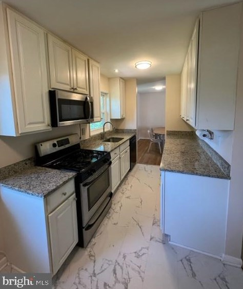 7713 Newcastle Dr, Annandale, VA 22003