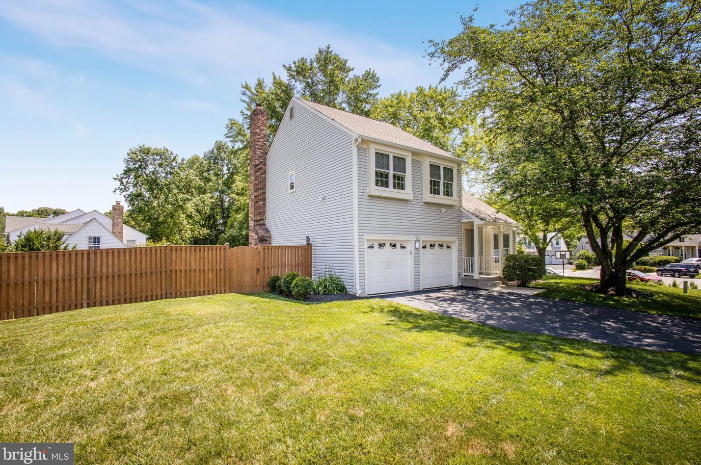 9012 Banyon Ridge Rd, Fairfax, VA 22039-3017