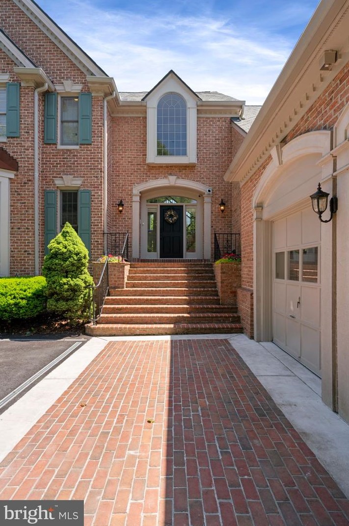 6301 Barnesdale Path, Centreville, VA 20120-3900
