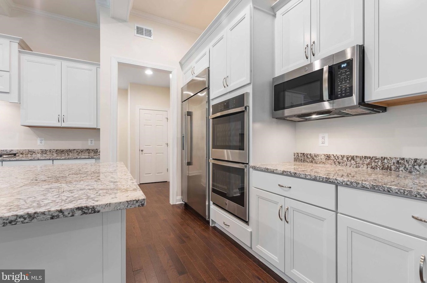 4719 Briggs Rd, Fairfax VA  22030-5704 exterior