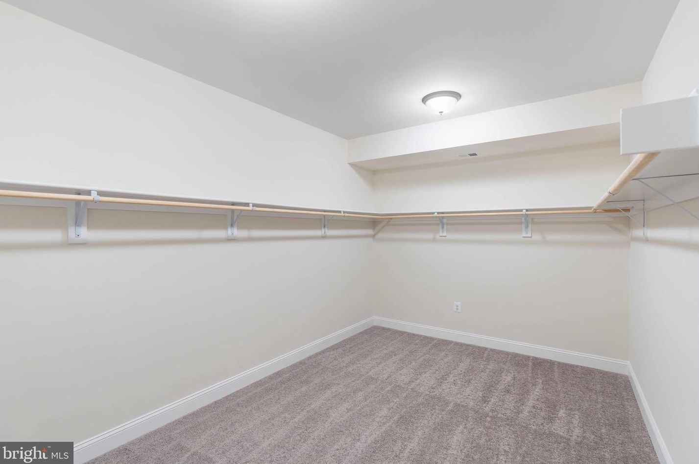 4719 Briggs Rd, Fairfax VA  22030-5704 exterior