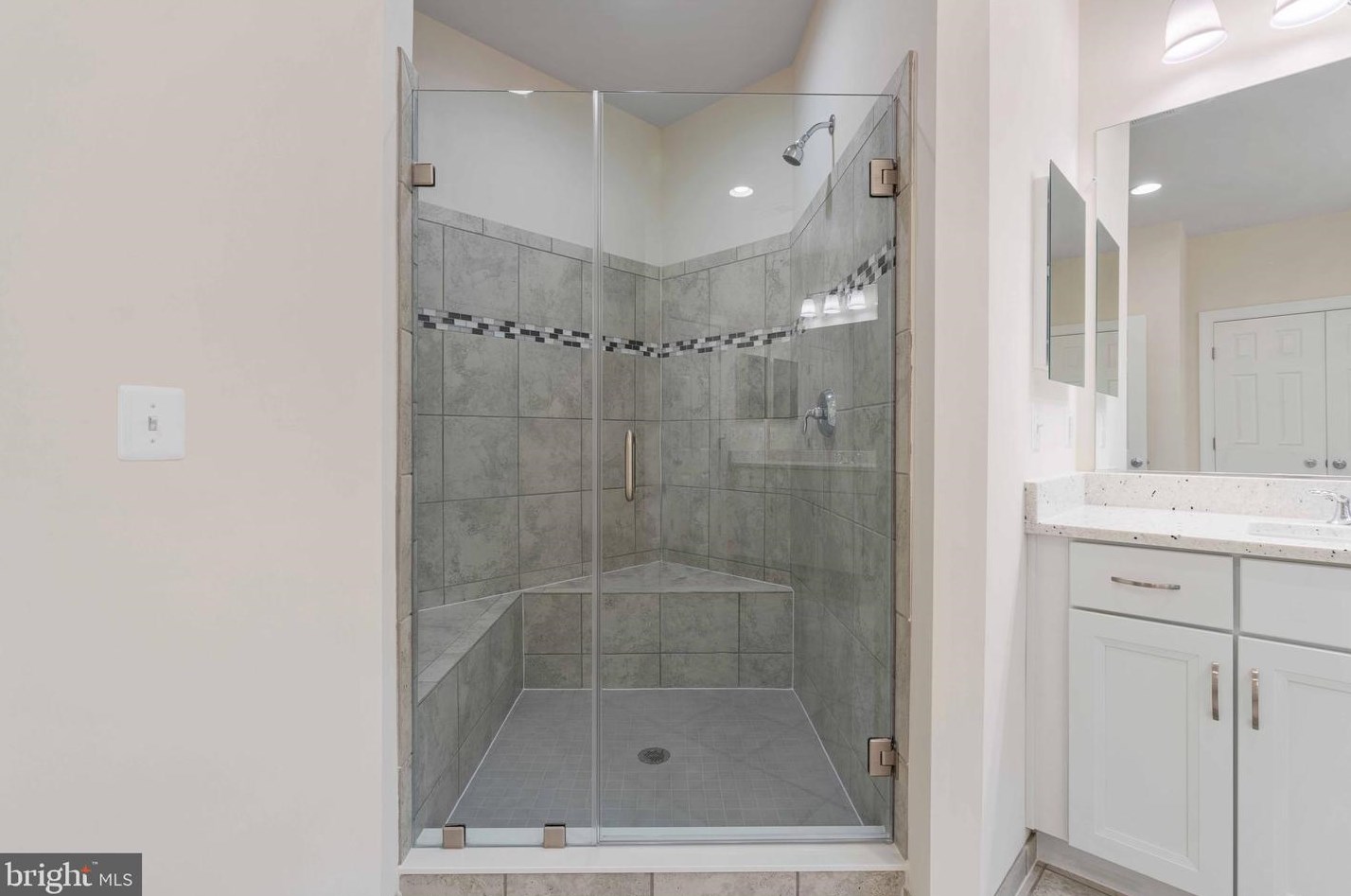 4719 Briggs Rd, Fairfax VA  22030-5704 exterior