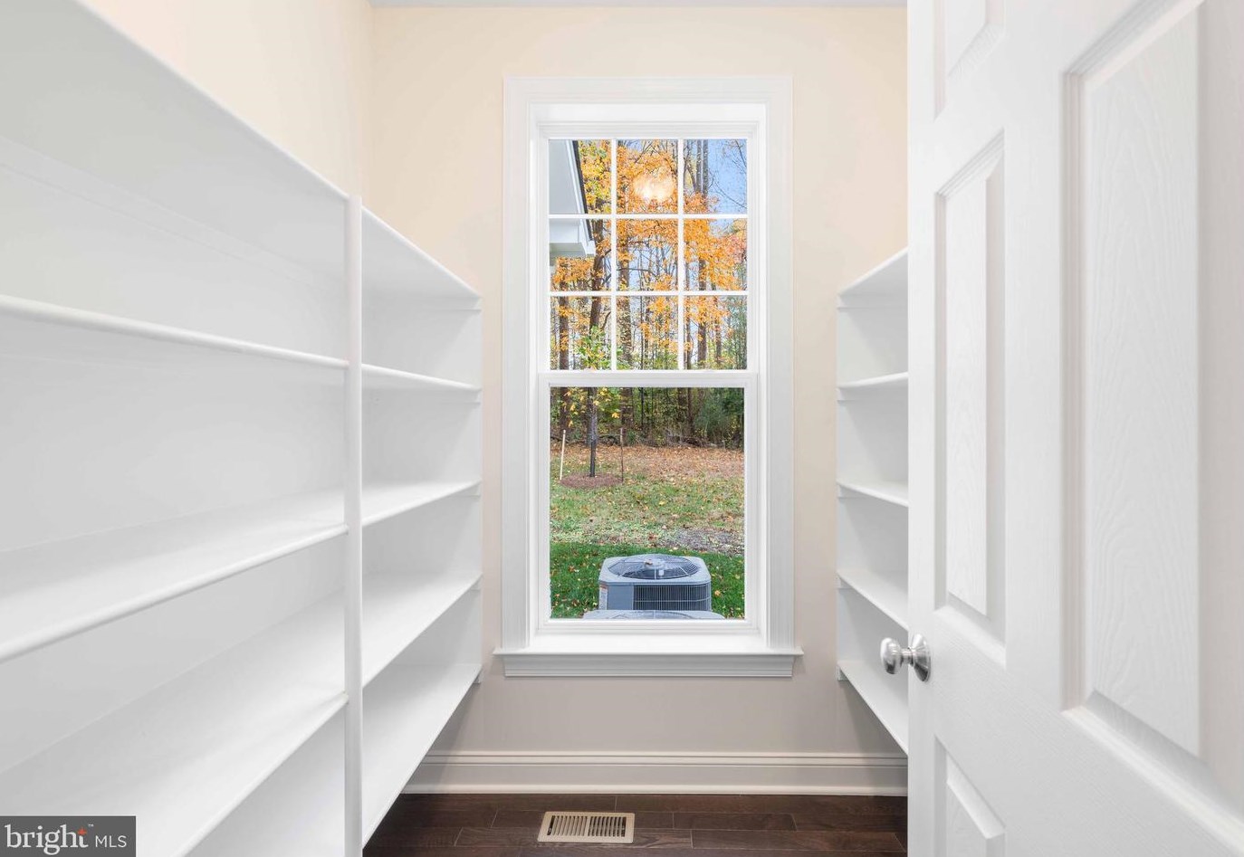 4719 Briggs Rd, Fairfax VA  22030-5704 exterior